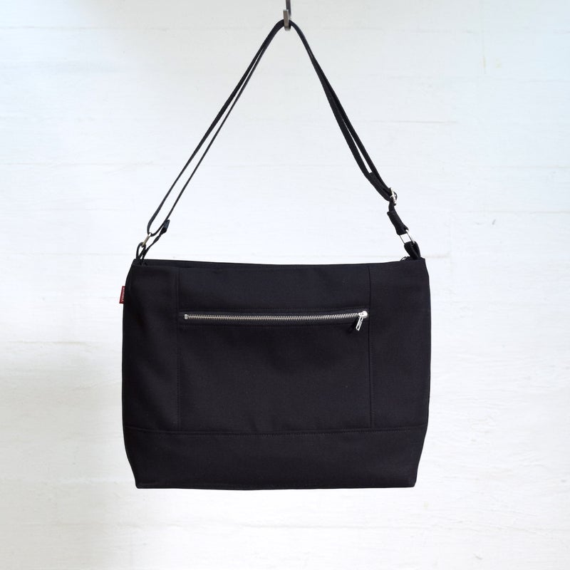 Riiminka Basic Extra stor Mainio axelv&auml;ska, Black Series, all black