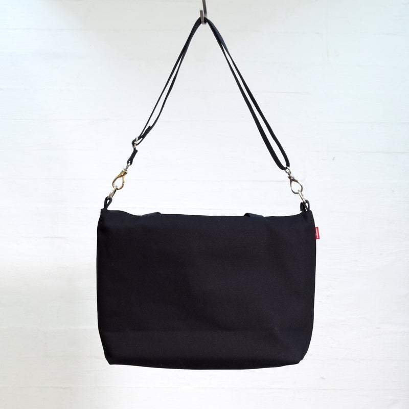 Riiminka Extra stor Mainio axelv&auml;ska, Black Series, all black